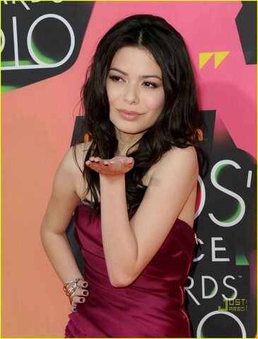 File:Miranda-cosgrove-2010-kids-choice-awards-04.jpg