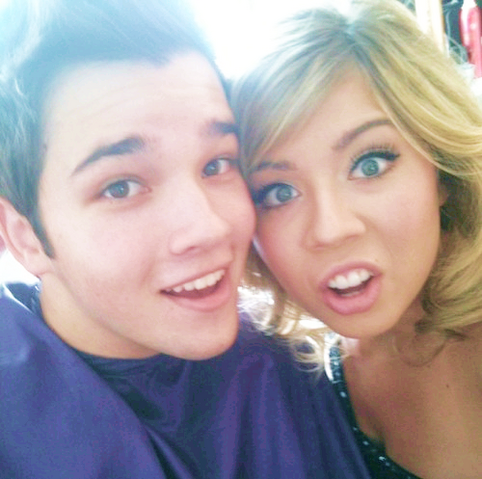 File:Tumblr lsp9pjM3w01qc8833o2 500.png