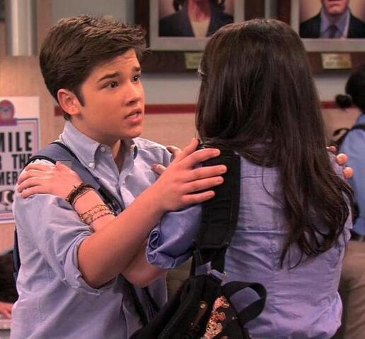 File:Creddie shoulder grab .jpg