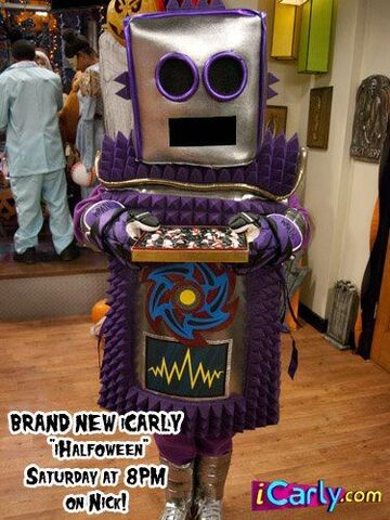 File:Ihalfoweenrobot.jpg