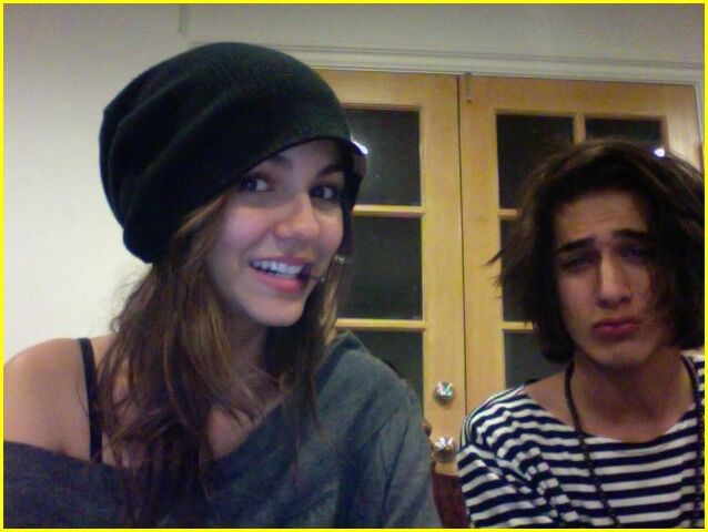 File:Victoria-justice-avan-inout-01.jpg