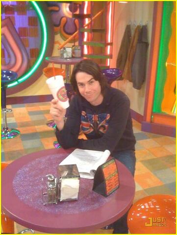 File:Icarly-behind-the-scenes-07.jpg