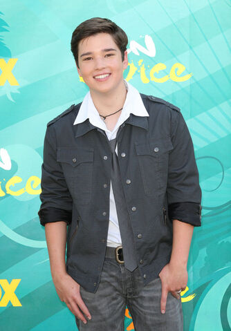File:2009+Teen+Choice+Awards+Arrivals+vqAPMX9ZZH2l.jpg