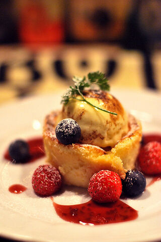 File:Ricotta cheesecake with icecream.jpg