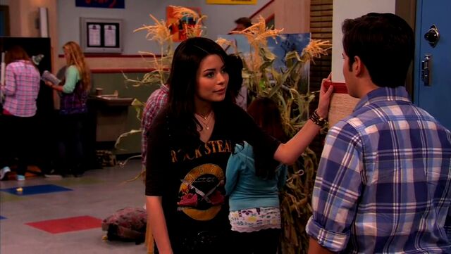 File:ICarly.S04E10.iOMG-HD.480p.Web-DL.x264-mSD.mkv 000963575.jpg
