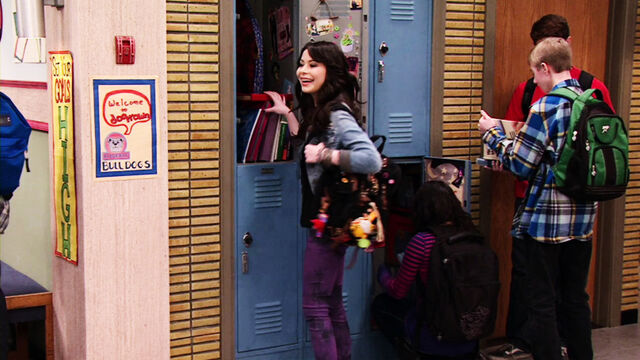 File:IOaR-CreddieScreencaps-16.jpg