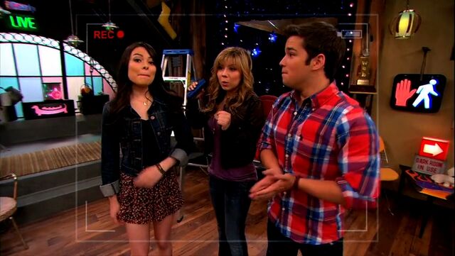 File:ICarly.S05E10.iToe.Fat.Cakes.480p.WEB-DL.x264-mSD.mkv 000113071.jpg