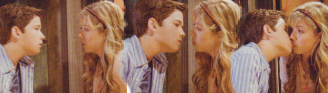 File:Seddie 1st kiss.jpg