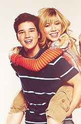 File:Seddie aww.png