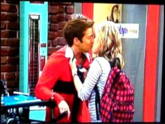 File:SEDDIEPLEASEKISSIBUSTATHIEFMANIP.jpg