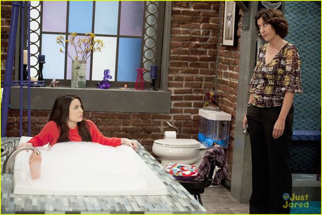 File:Icarly-toe-fat-cakes-09.jpg
