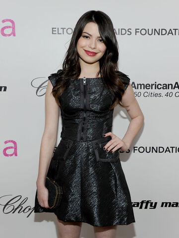 File:Miranda+Cosgrove+19th+Annual+Elton+John+AIDS+VefG-2jlmqkl.jpg