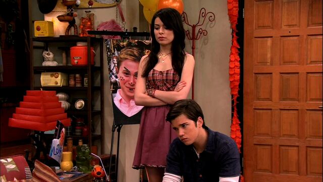 File:ICarly.S04E09.iPity.the.Nevel-HD.480p.WEB-DL.x264-mSD.mkv 000893768.jpg