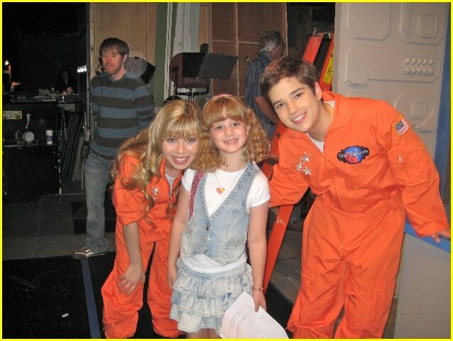 File:Jennette, Piper, Nathan.jpg