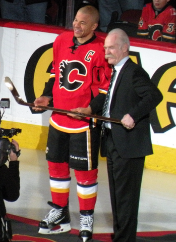 File:Jarome Iginla Gold Stick.png