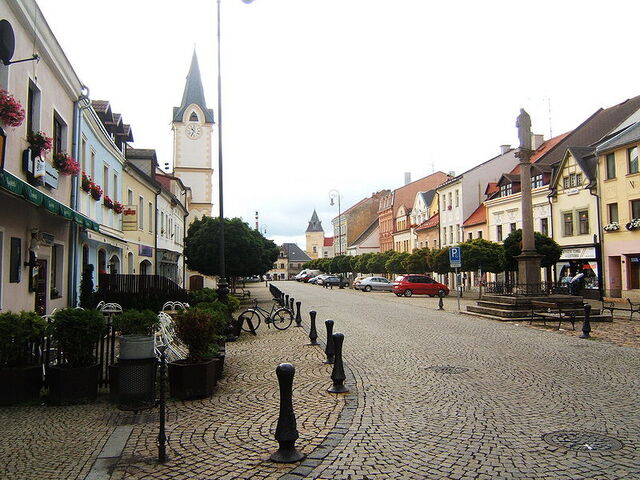 File:Ostrov (Karlovy Vary District).jpg