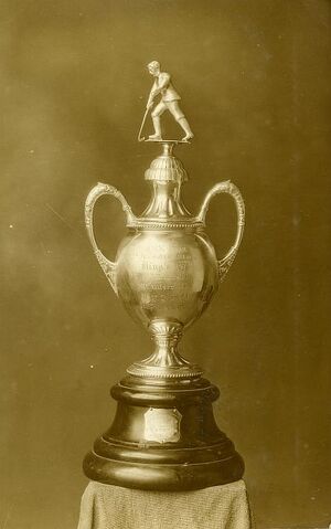 File:Sumner Trophy.jpg