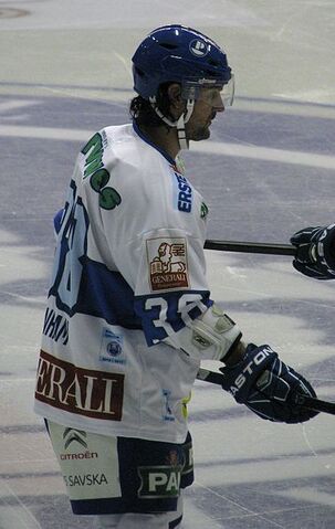File:Frank Banham 2010.jpg