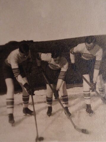 File:Macdonald Brothers 2.jpg
