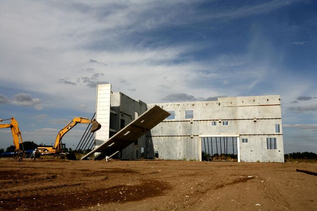 File:Lakewood Arena.jpg