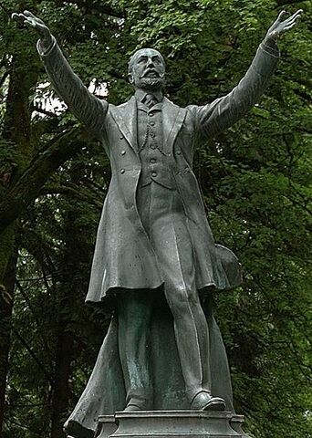 File:Buberel Lord Stanley statue.jpg