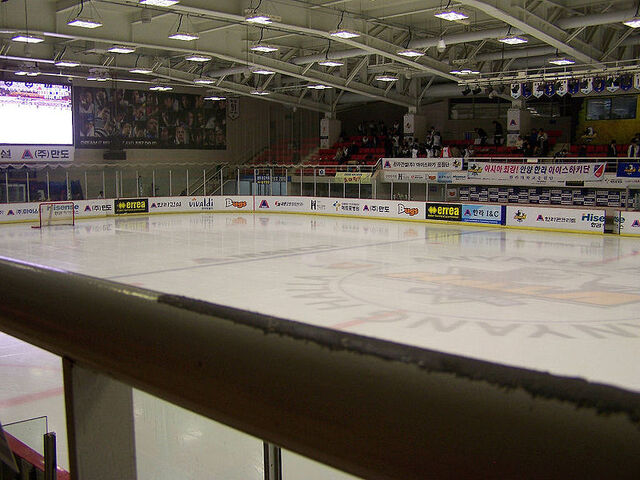 File:Anyanghallaarenainside.jpg