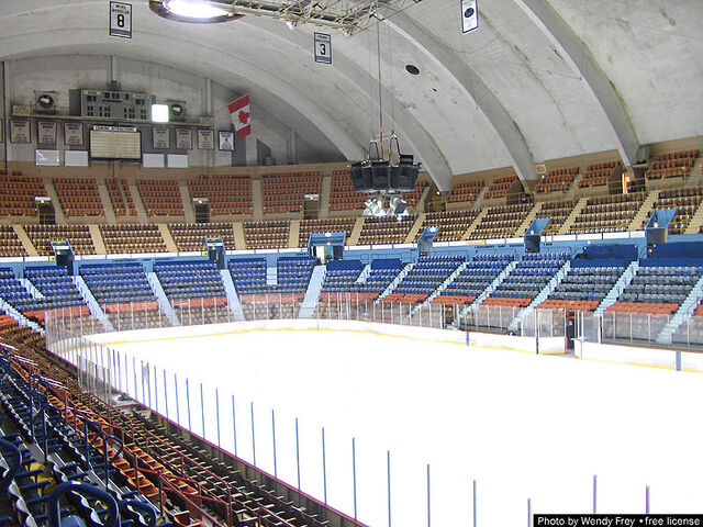 File:Hersheypark arena inside1.jpg