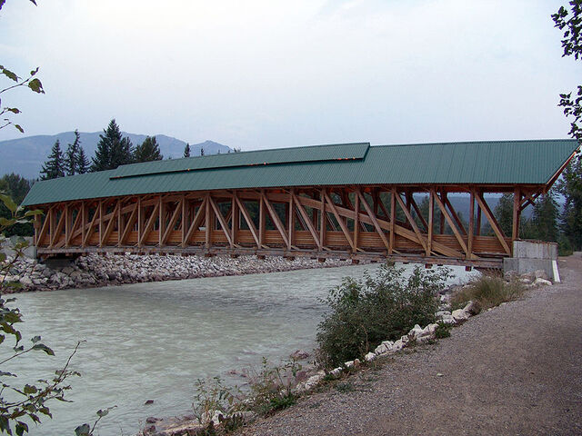 File:Golden, British Columbia.jpg