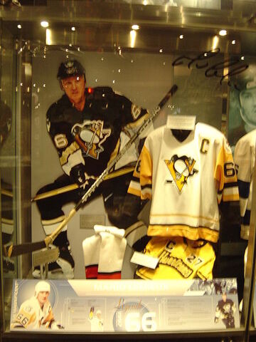 File:Mario Lemieux HHOF.jpg