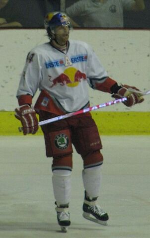 File:Doug Lynch 171109.jpg