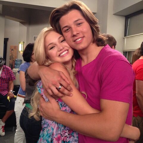 File:Olivia and Leo Howard.jpg