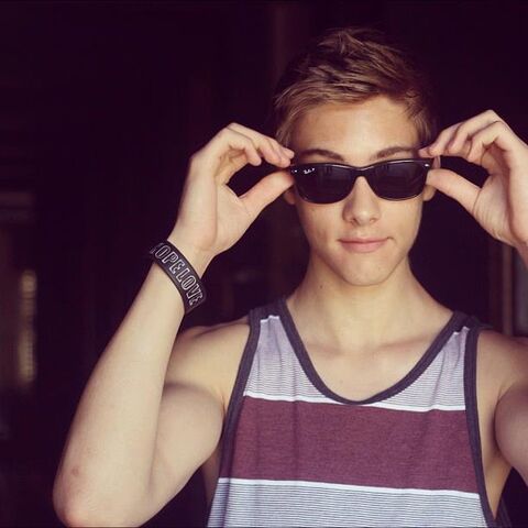 File:Austin Wearing Glasses.jpg