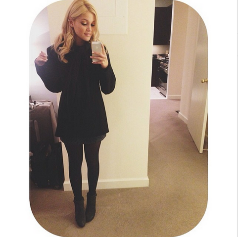 File:Olivia with Her iPhone.png