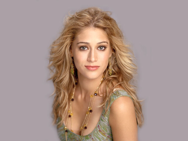 File:Lizzy Caplan 04.jpg