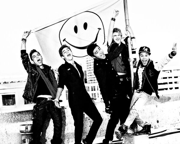 File:Im5-new-photos-of-group.jpg