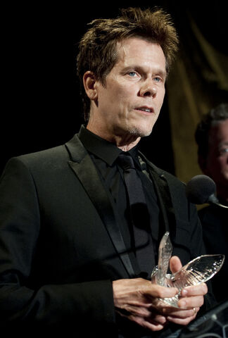 ファイル:KevinBaconApr10.jpg