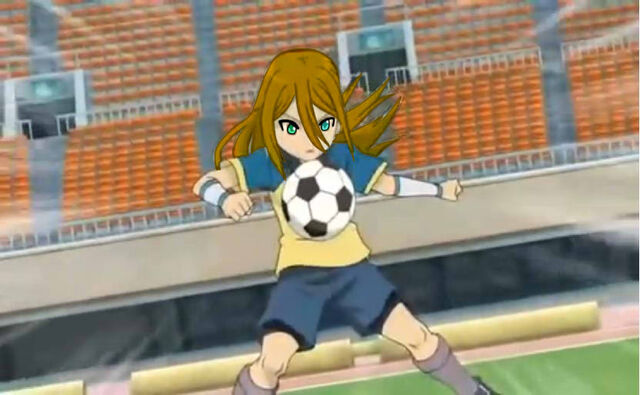Archivo:Aiko reciviendo el balon.jpg