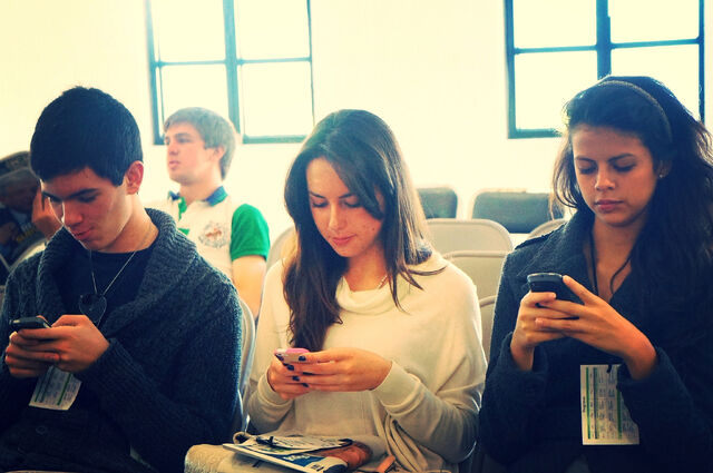 File:Smartphones esthervargasc Flickr.jpg