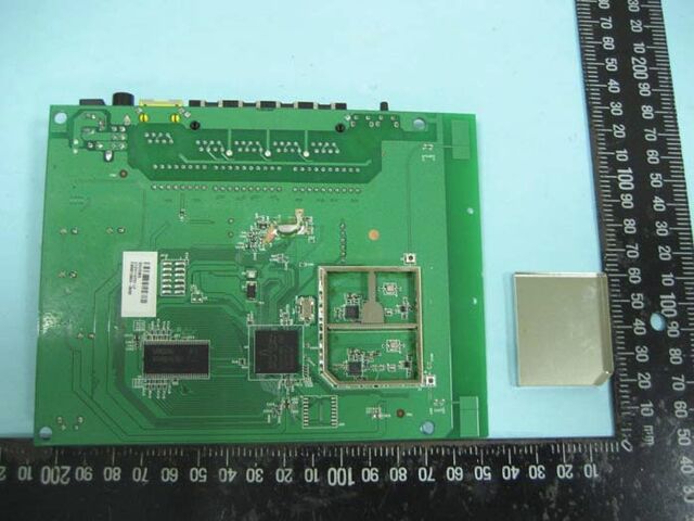 File:Netgear WNR2000 v2.0 FCCn.jpg