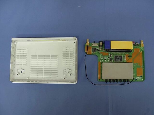 File:Asus RT-N12 FCCp.jpg