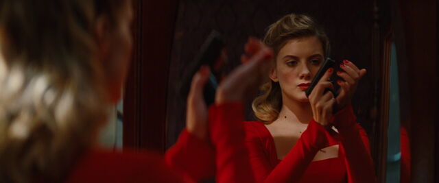 File:Shosanna loads her gun.jpg