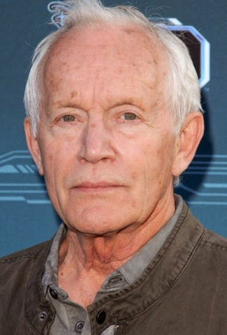 File:Lance Henriksen.png