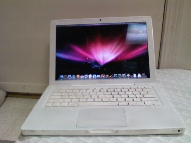 File:MacBook white.jpg