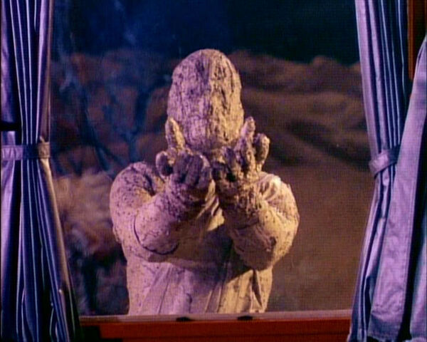 File:Alive statue.jpg