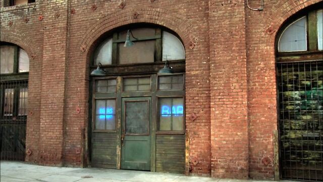 File:Paddy's without a sign.jpg