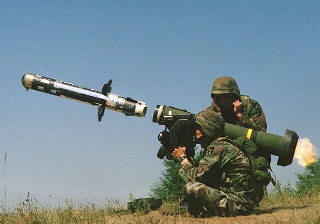 File:Javelin missile US-Army.jpg