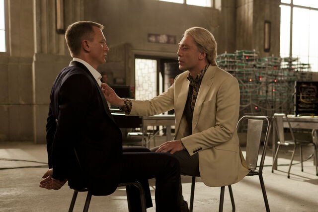 File:James-bond-daniel-craig-and-silva-javier-bardem-in-skyfall.jpg