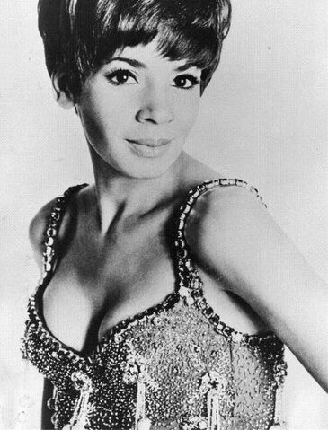 File:Shirley Bassey wallthe.jpg