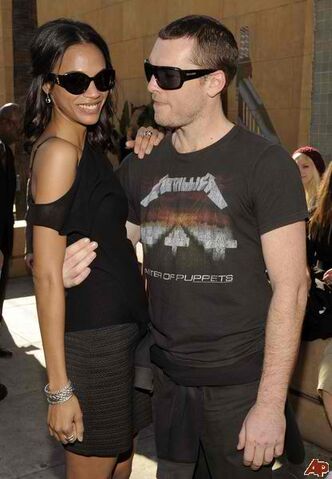 File:Zoe-saldana-sam-worthington-2009-12-18-17-40-17.jpg