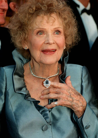 File:Gloria-Stuart-70th-Academy-Awards.jpg